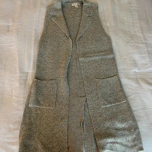 Sleeveless Sweater jacket